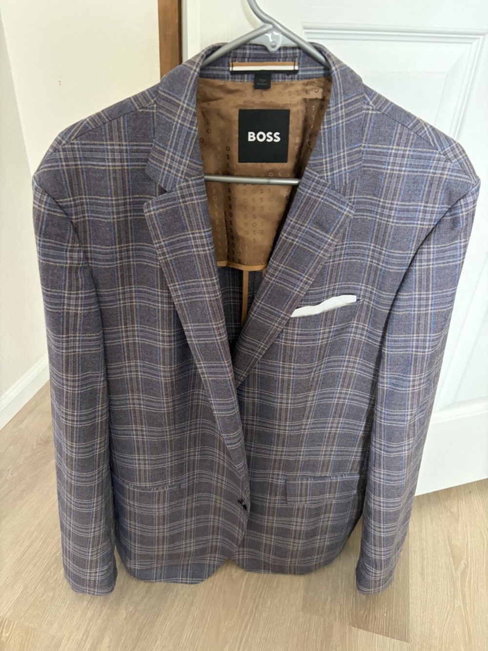 Hugo Boss blue/tan Plaid Sport Coat with Subtle Blue Windowpane 44r
